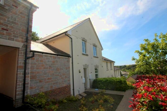 2 Bedroom Flat To Rent In Kel Avon Close, Truro, TR1