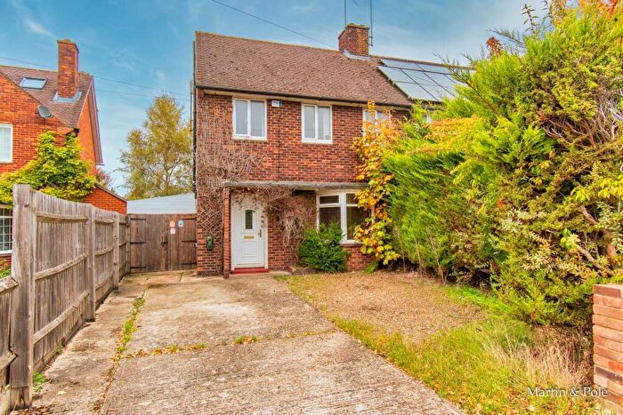 3 Bedroom Semi-Detached House For Sale In Finch Road, Earley, Reading, RG6
