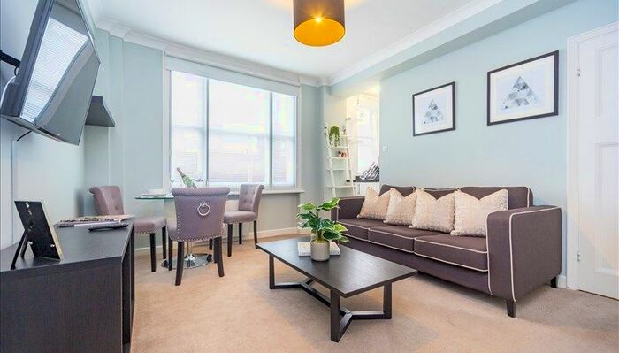 1 Bedroom Flat To Rent In Hill Street, London, W1J