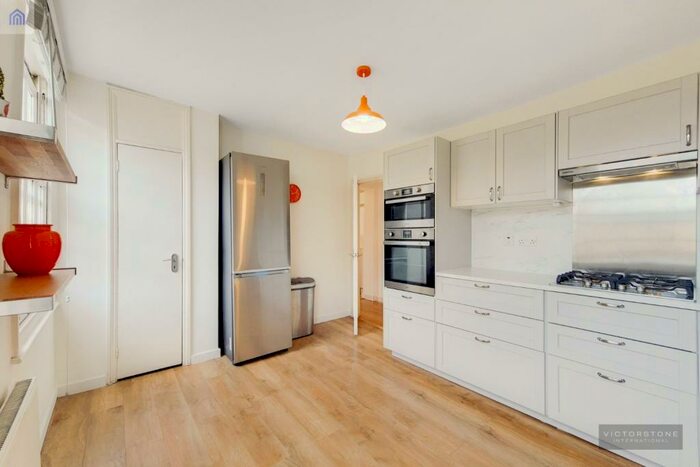 2 Bedroom Apartment To Rent In Wharfdale Road, Kings, Cross, London, N1