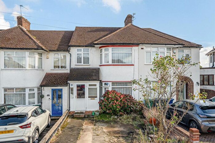 3 Bedroom Terraced House For Sale In Weirdale Avenue, London, N20