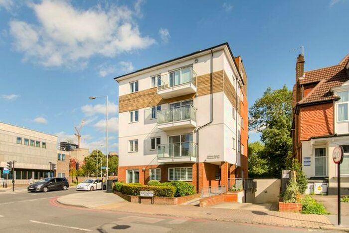 2 Bedroom Flat To Rent In Chatsworth Road, East Croydon, Croydon, CR0