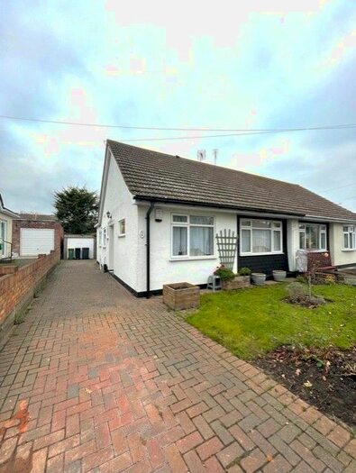 2 Bedroom Semi-Detached Bungalow To Rent In Spa Close, Hockley SS5