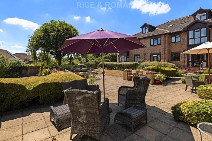 2 Bedroom Retirement Property For Sale In St Christopher`s Gardens, Ascot, SL5