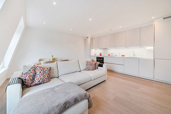 1 Bedroom Flat For Sale In Barclay Road, Fulham, London, SW6