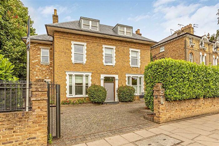 1 Bedroom Flat To Rent In Hampton Road, Teddington, TW11