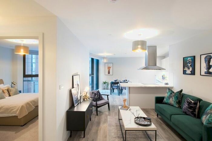 2 Bedroom Flat To Rent In The Quay Loop Road, Salford Quays, M50