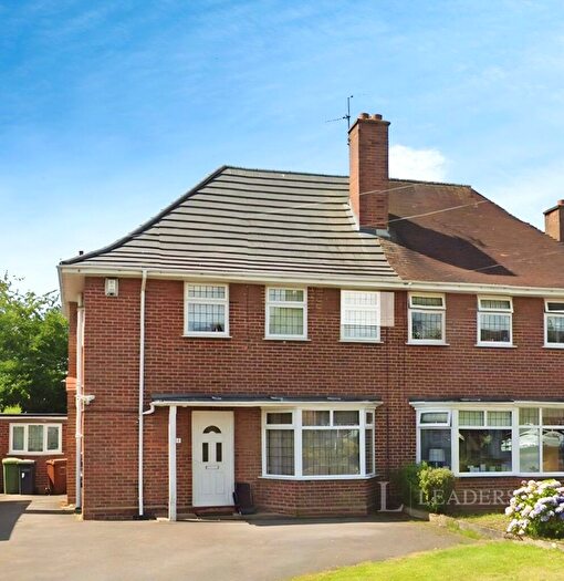Semi-Detached House To Rent In Tanhouse Farm Road, Solihull, West Midlands, B92