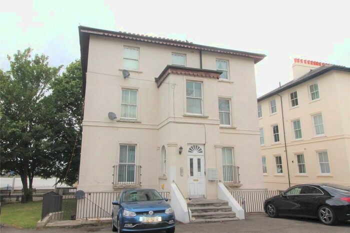 2 Bedroom Flat To Rent In Lansdowne Square, Northfleet, Gravesend, Kent, DA11