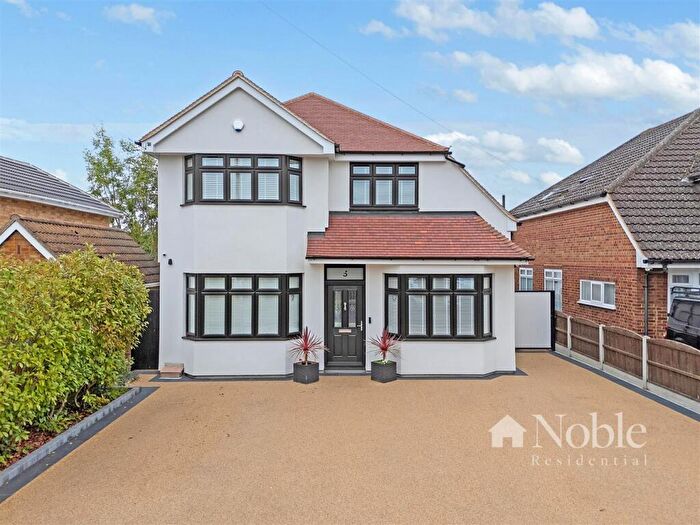 4 Bedroom Detached House For Sale In Westmoreland Avenue, Hornchurch, RM11