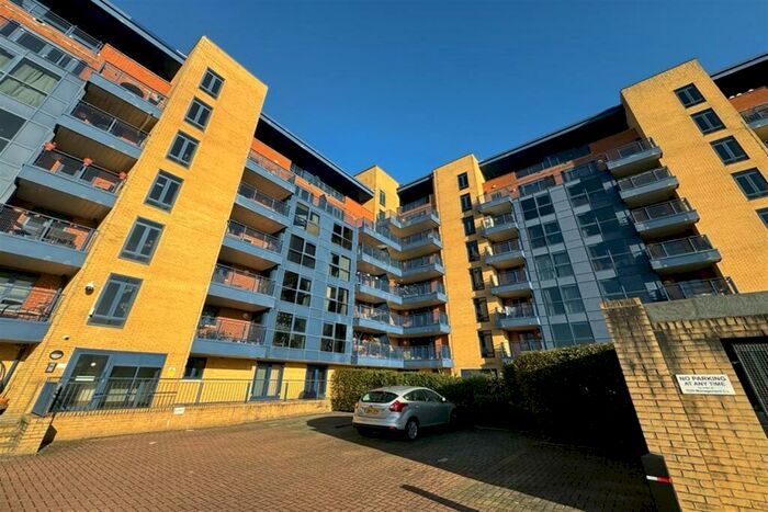 3 Bedroom Flat To Rent In Charter House, Ocean Village, SO14