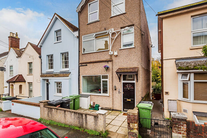 1 Bedroom Apartment To Rent In , Falkland Road, Surrey, RH4