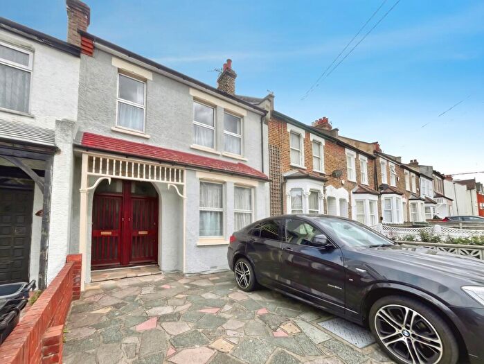 3 Bedroom Maisonette For Sale In Pelham Road, Beckenham, BR3