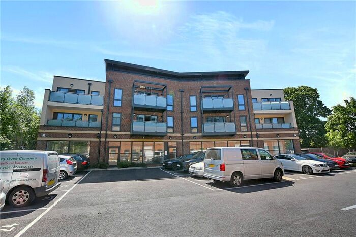 1 Bedroom Flat To Rent In Metro House, Pinner Road, Northwood, Middlesex, HA6