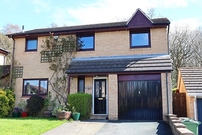 3 Bedroom Detached House For Sale In Eaton Hill, Leeds, LS16
