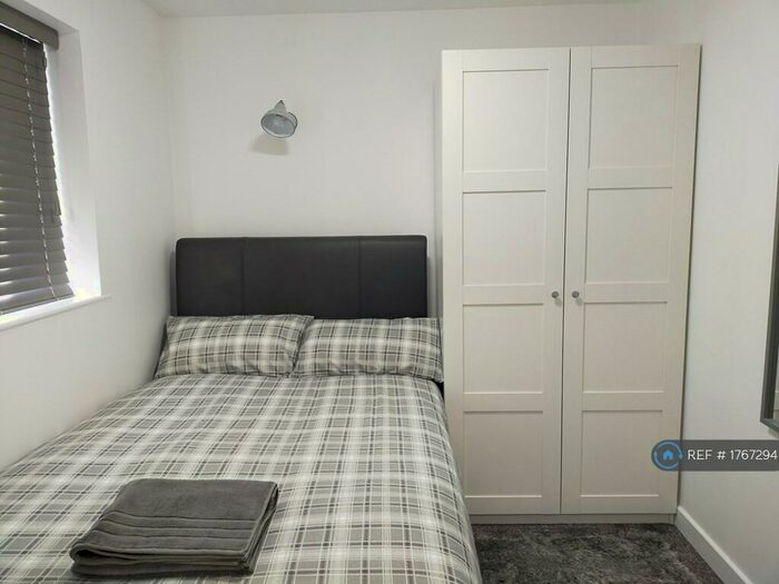 1 Bedroom Flat To Rent In Wells Street Lane, Cardiff, CF11