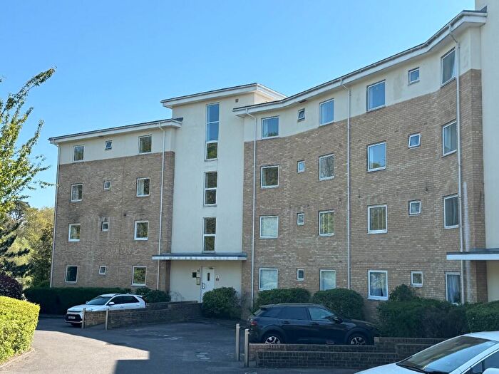 2 Bedroom Flat To Rent In Arbour Court, PO15