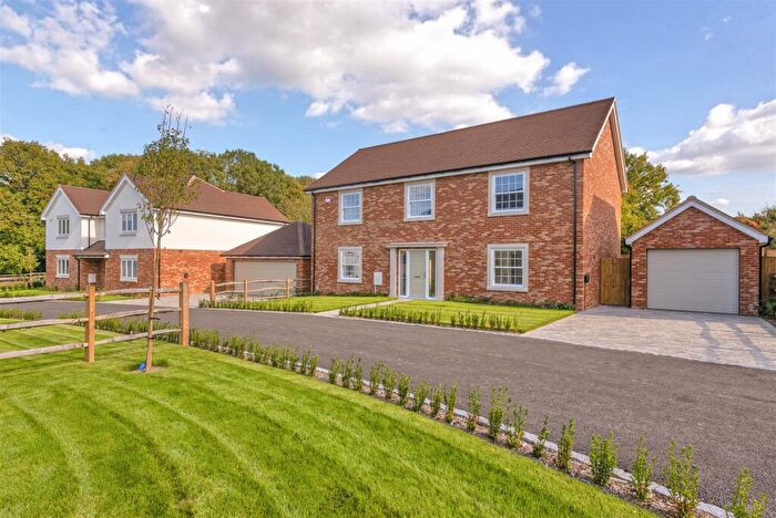 4 Bedroom Detached House For Sale In Barfield Gardens, Offham, West Malling, ME19
