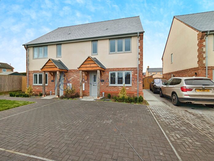 4 Bedroom Semi-Detached House To Rent In Home Farm Close, Ambrosden, Bicester, OX26