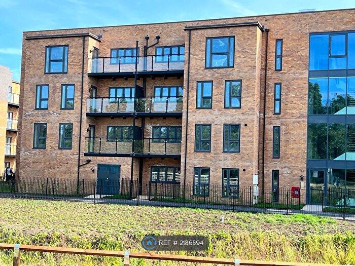 2 Bedroom Flat To Rent In Sparrow Street, Rainham, RM13