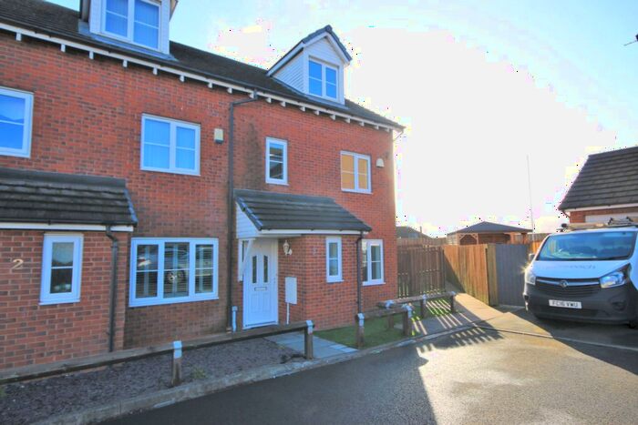 4 Bedroom Town House To Rent In Smethurst Farm Mews, Wigan, WN5