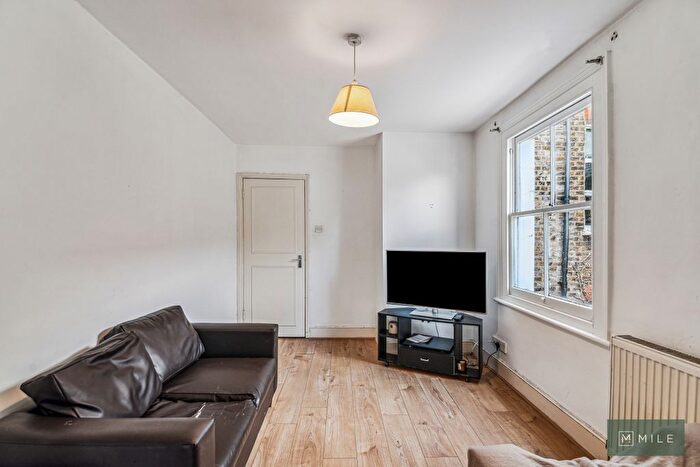 3 Bedroom Flat To Rent In Huddlestone Road, Willesden Green, NW2