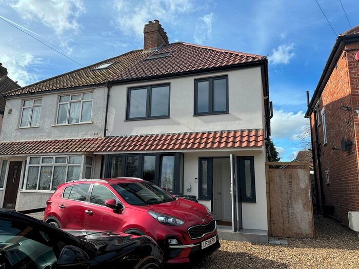 2 Bedroom Flat To Rent In Ealing Road, Northolt, UB5