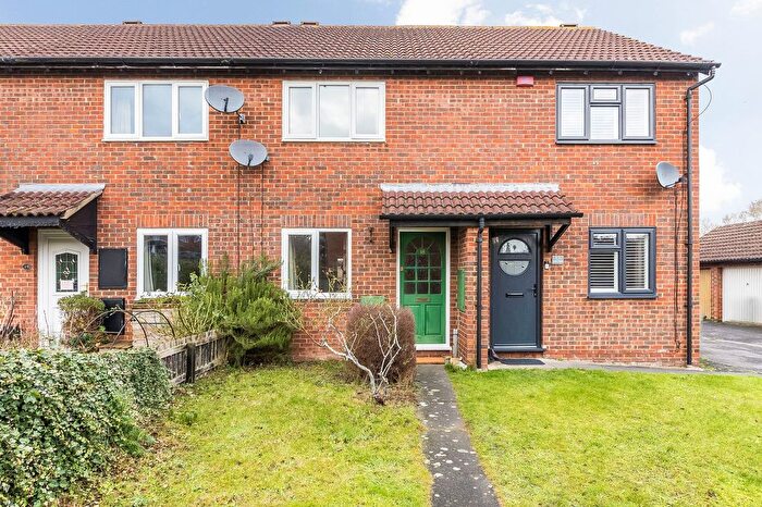 2 Bedroom Terraced House For Sale In Otters Reach, Kennington, OX1