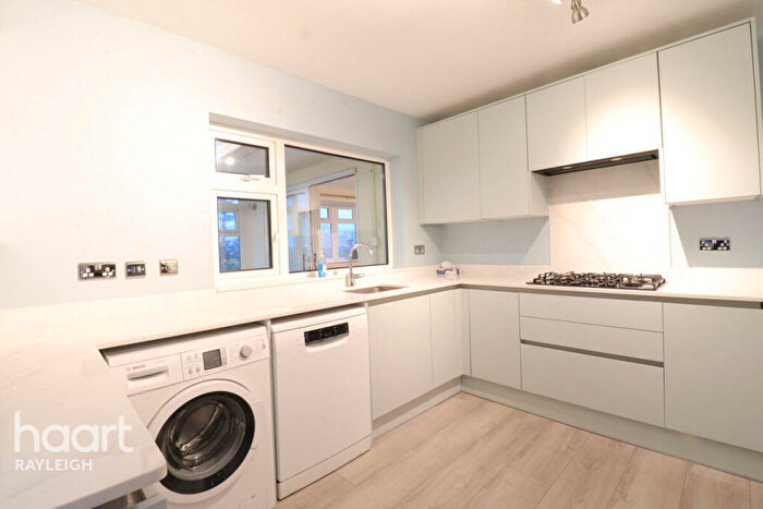 3 Bedroom Semi-Detached House To Rent In Love Lane, Rayleigh, SS6