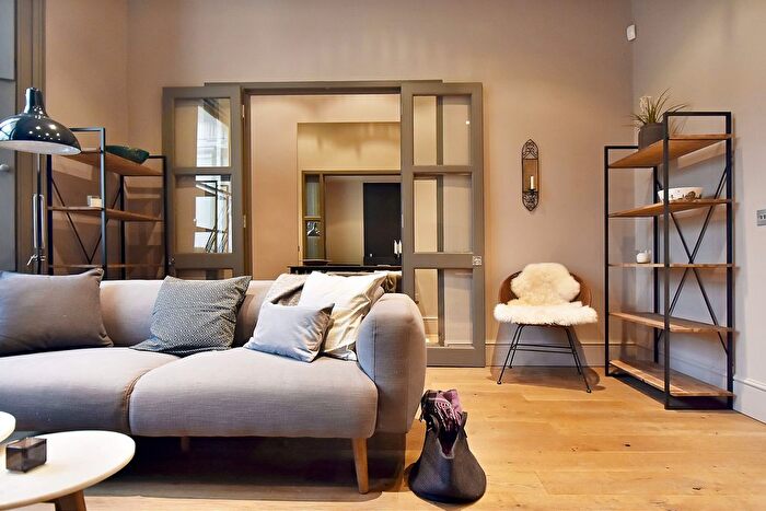 2 Bedroom Flat To Rent In Warwick Square, Westminster, London, SW1V