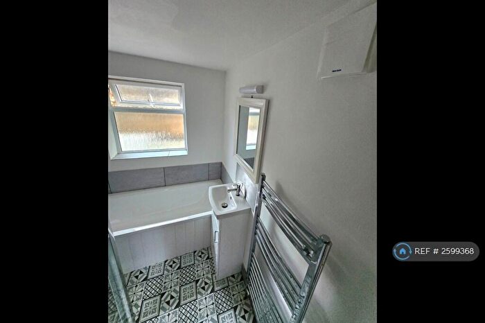 1 Bedroom Flat To Rent In Templar Street, Dover, CT17