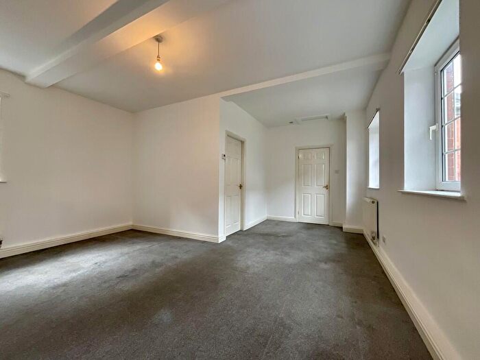 1 Bedroom Flat To Rent In St Pauls Lane, Bailgate, LN1