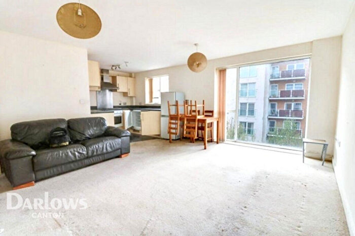 2 Bedroom Apartment For Sale In Overstone Court, Cardiff, CF10