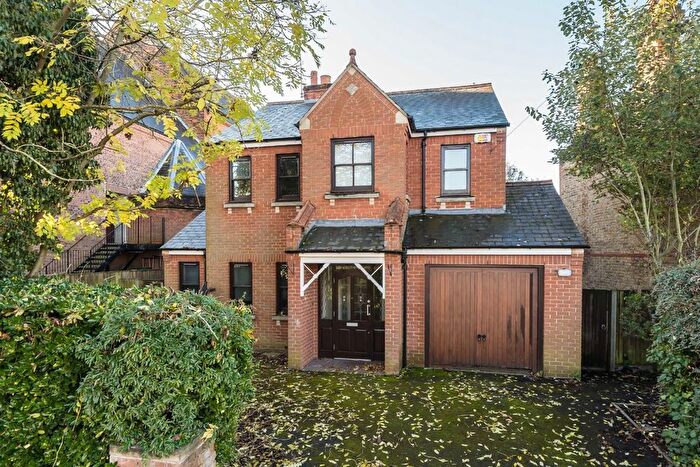 4 Bedroom Detached House To Rent In Salford Road, London, SW2