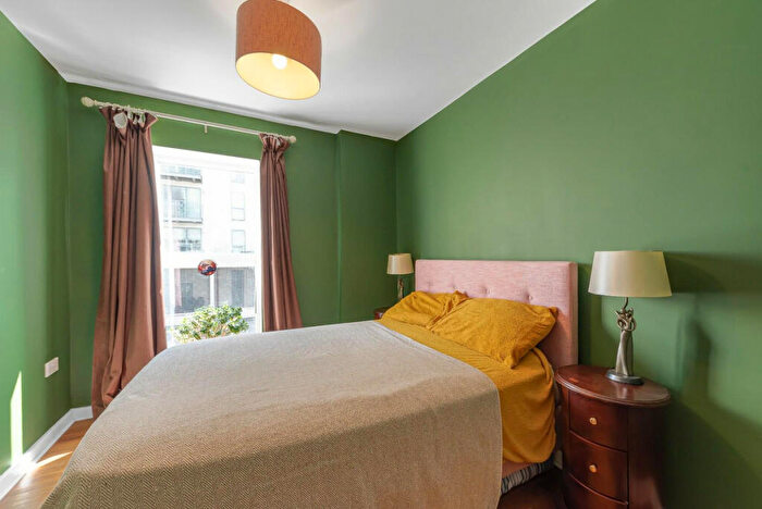 1 Bedroom Flat For Sale In Clovelly Place, Greenhithe, DA9