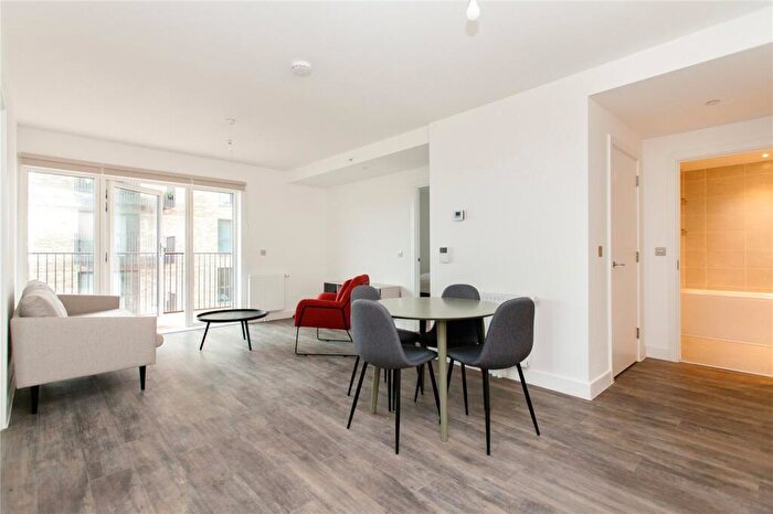 2 Bedroom Flat To Rent In Adlay Apartments, Millet Place, E16