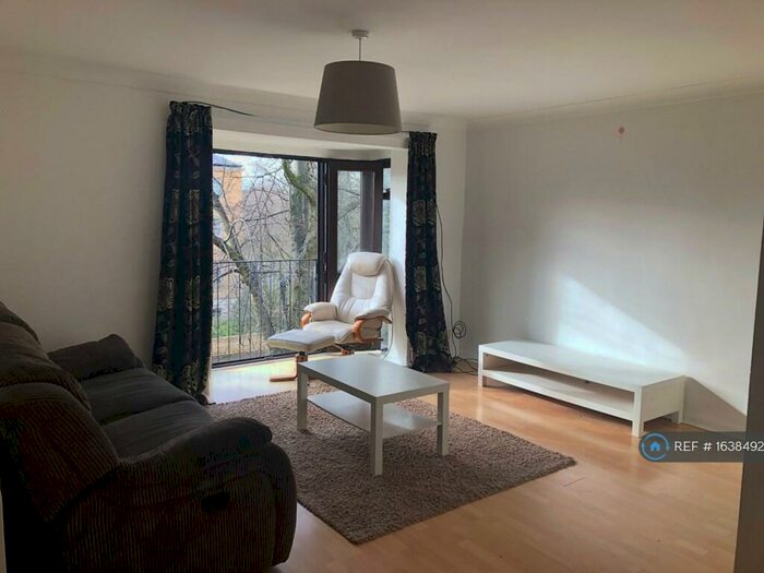 2 Bedroom Flat To Rent In Egerton Court, Manchester, M14