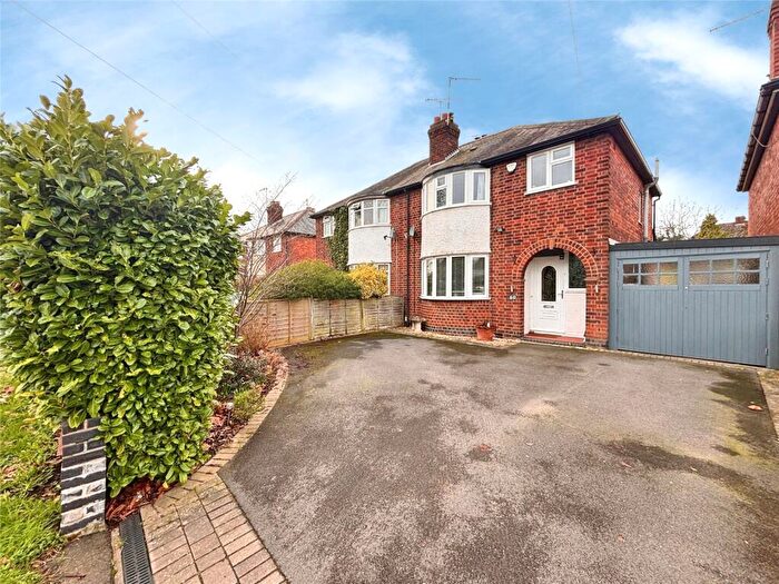 3 Bedroom Semi Detached House For Sale In Stratford Road, Warwick, Warwickshire, CV34