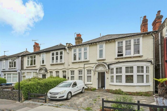 2 Bedroom Apartment To Rent In Palmerston Road, Bowes Park, N22