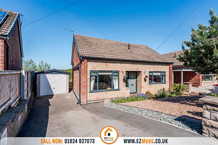3 Bedroom Detached Bungalow For Sale In Moor Park Gardens, Dewsbury, WF12