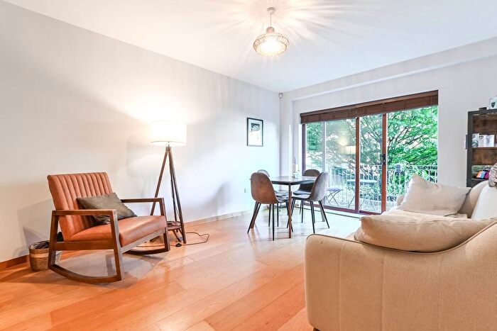 2 Bedroom Flat For Sale In Graham Street, Islington, London, N1