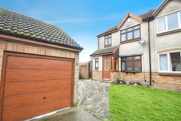 3 Bedroom Semi-Detached House For Sale In Windmill Heights, Billericay, CM12