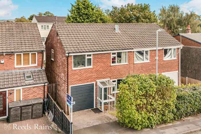 3 Bedroom Semi-Detached House For Sale In Renfrew Close, Macclesfield, Cheshire, SK10
