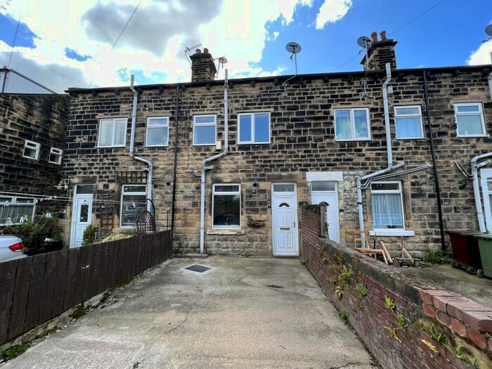 3 Bedroom Terraced House To Rent In College Terrace, Ackworth, WF7
