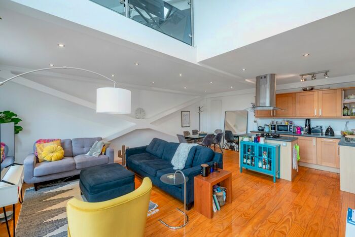 2 Bedroom Flat To Rent In Shad Thames, London, SE1