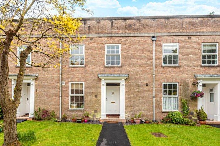 3 Bedroom Property To Rent In Lower Pennington Lane, Lymington, SO41