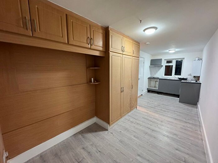 1 Bedroom Studio To Rent In Mornington Crescent, TW5