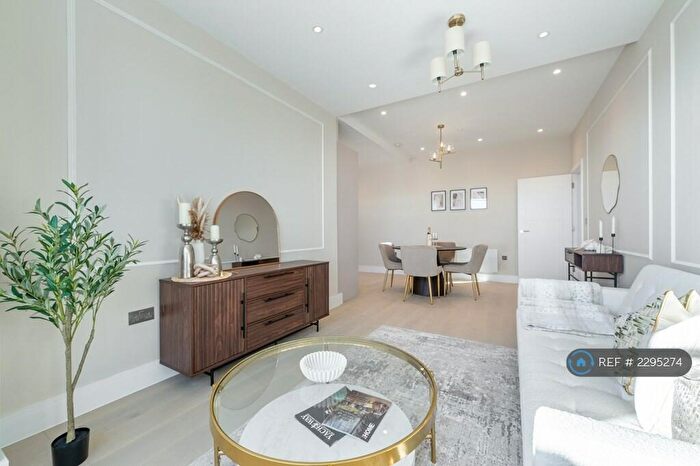 2 Bedroom Flat To Rent In Raffles House, Hendon, NW4