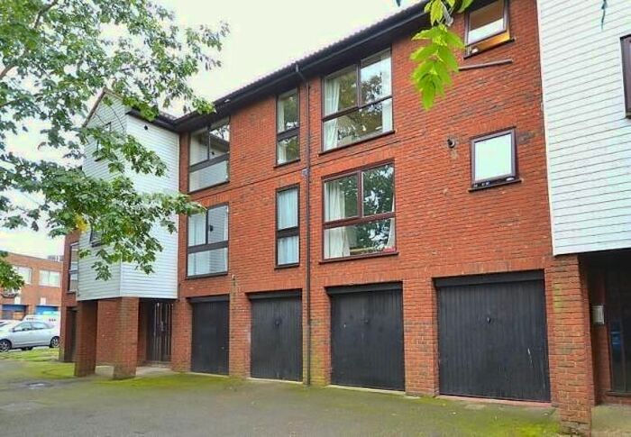 1 Bedroom Flat To Rent In Claremont, Laleham Road, Shepperton, TW17