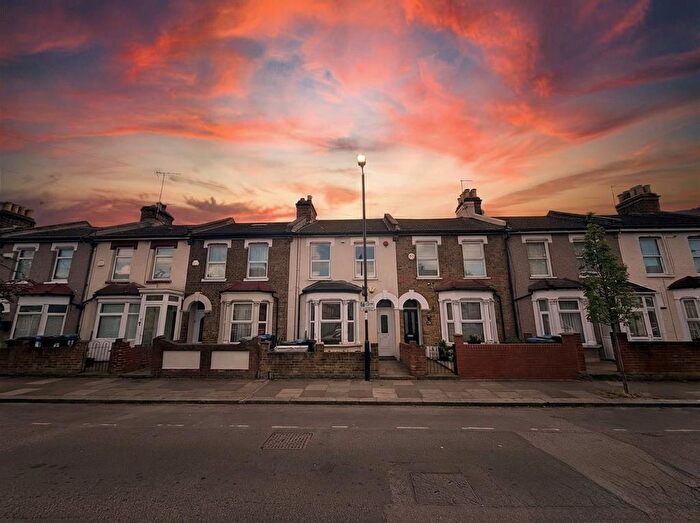 3 Bedroom Terraced House To Rent In Kings Road, N18